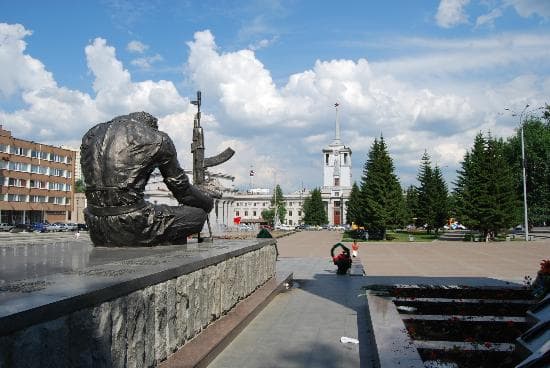 Чёрный тюльпан - памятник павшим в боях в Афганистане
