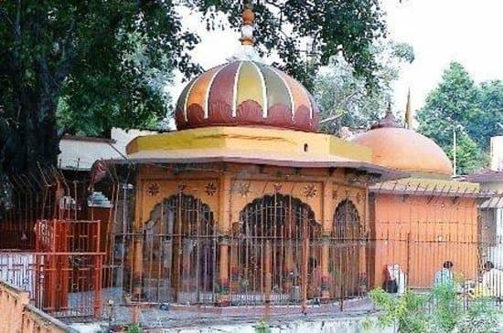 backside view of mankameshwar temple Allahabad