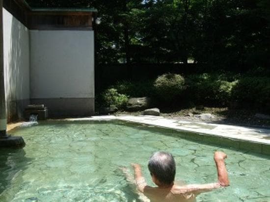 露天風呂は黄金の湯に加水したものの混合です