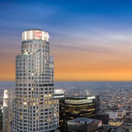 OUE Skyspace Atop the US Bank Tower