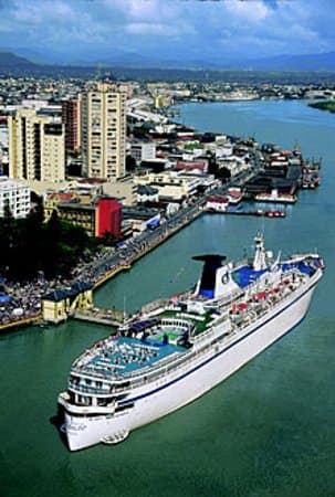 Primeiro navio a atracar no Pier de Itajaí em 14 de janeiro de 2001