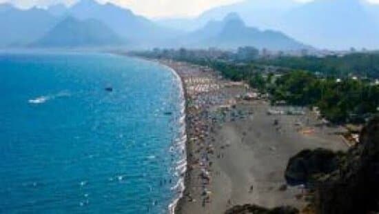 Lara Antalya’nın en ünlü bölgesi ve plajı