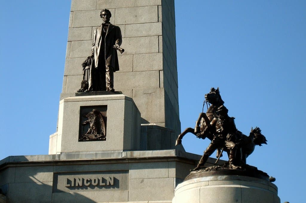 Obelisk with Lincoln Statue