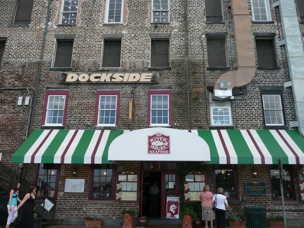 River House Restaurant, Straßenansicht