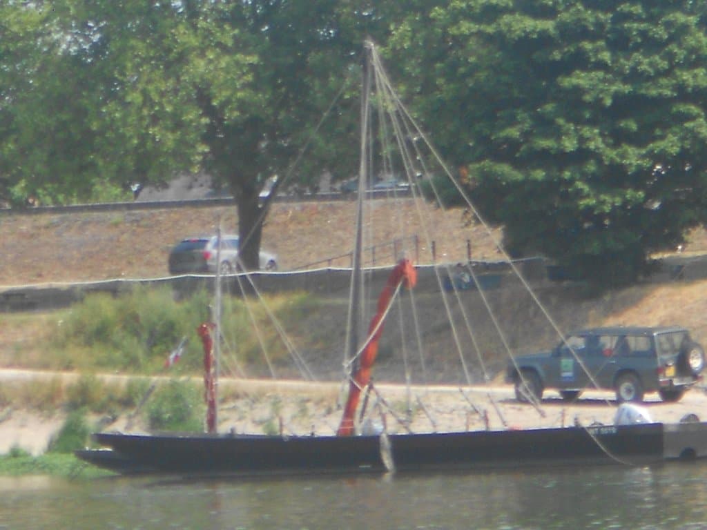 Bateau traditionnel appelé "Toue"