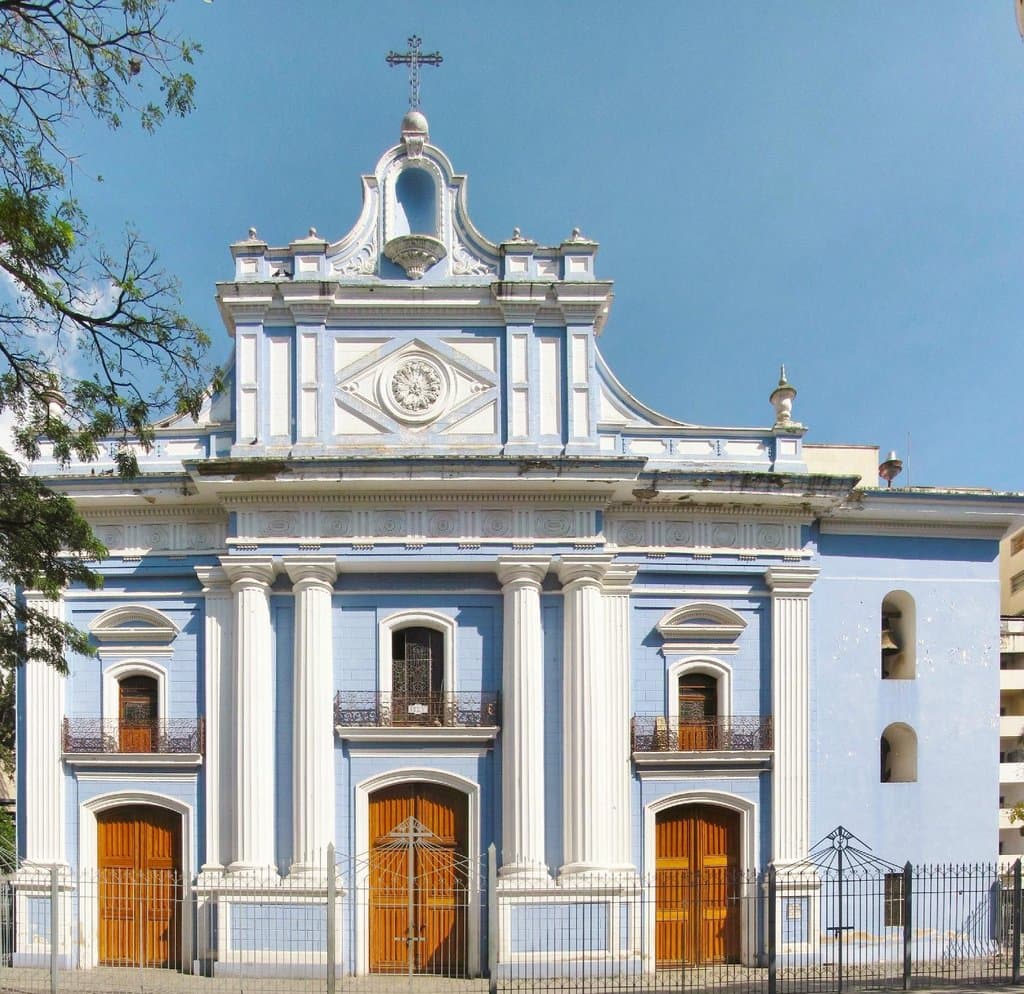 Frente de la Iglesia