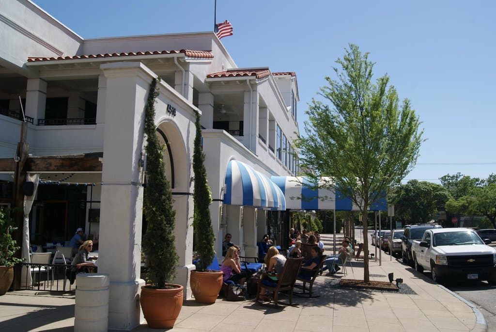 Travis Walk area in Knox-Henderson (Knox side). Photo courtesy of www.KnoxHenderson.com.