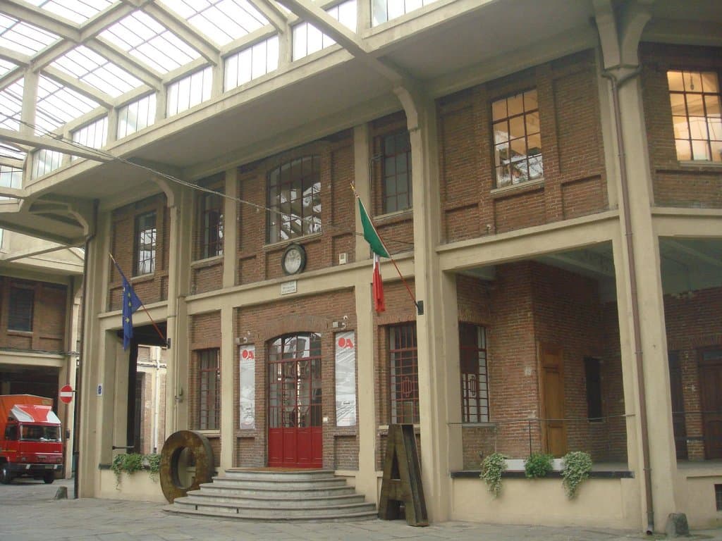 Interno dei Docks:palazzina della Direzione
