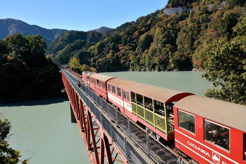 奥大井湖上駅付近