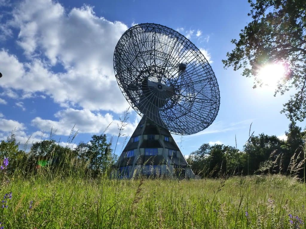 Das 25-Meter-Teleskop ist sonntags auch Innen zugänglich