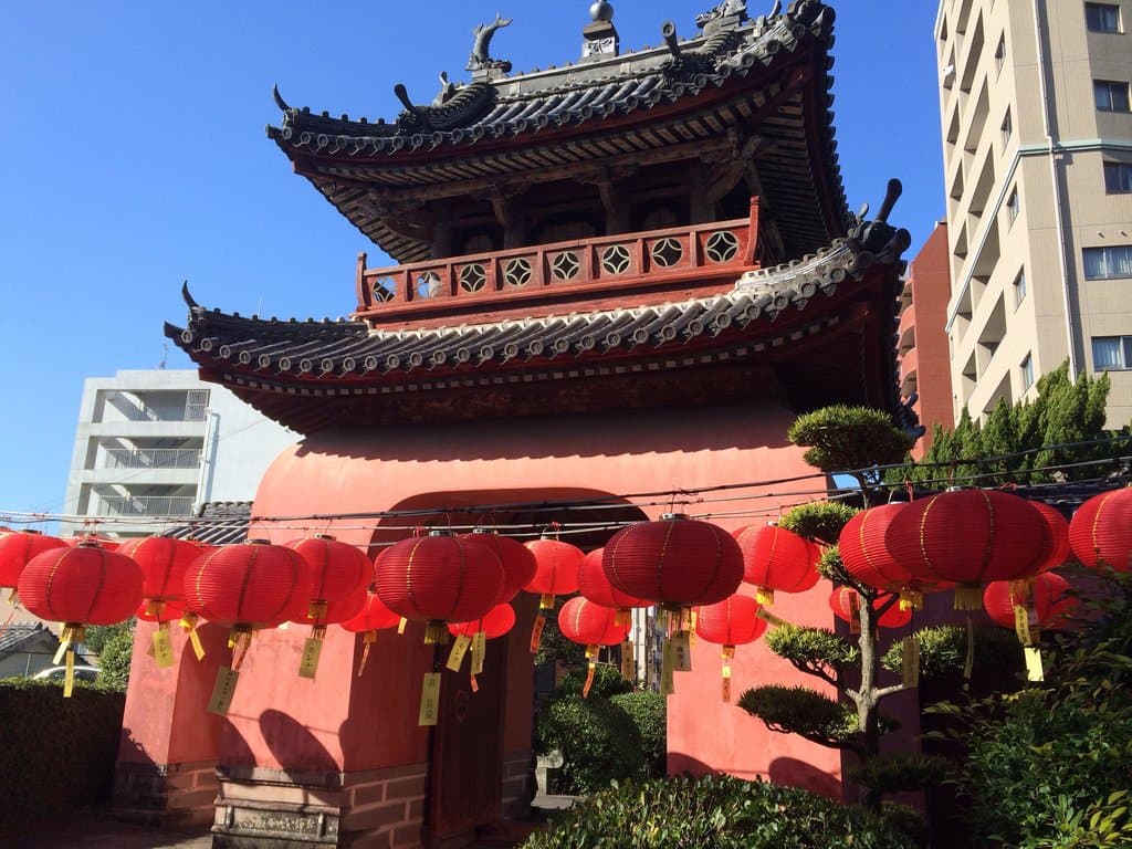 The main gate at Sofukuji Temple