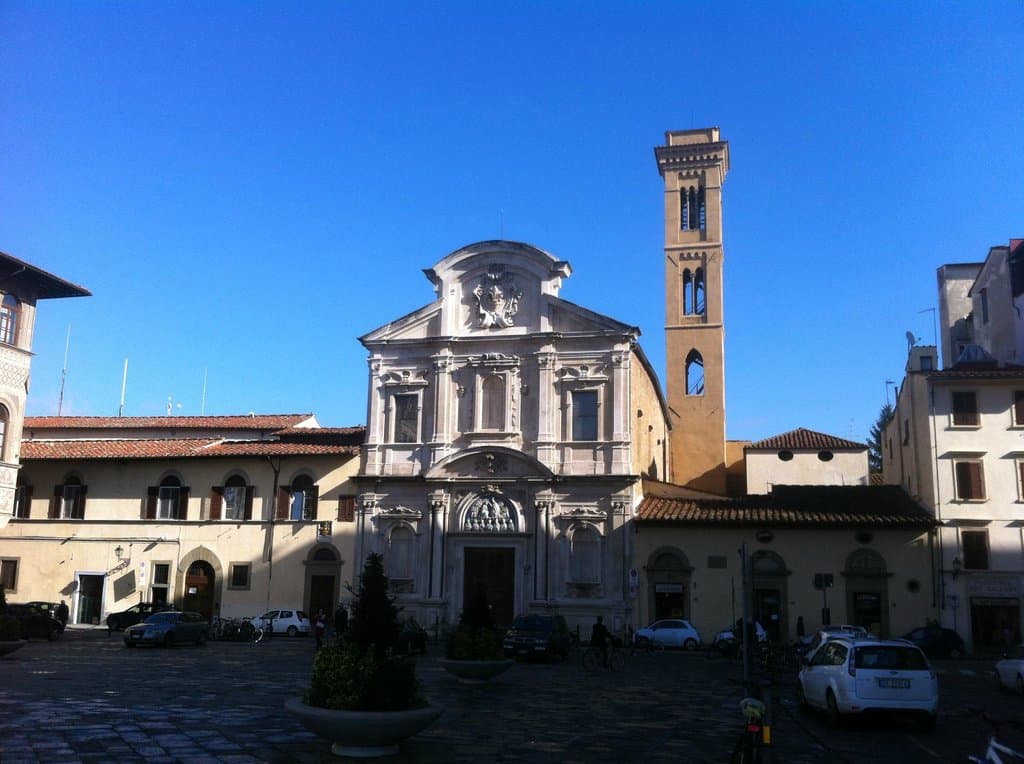 Piazza Ognissanti , la Chiesa