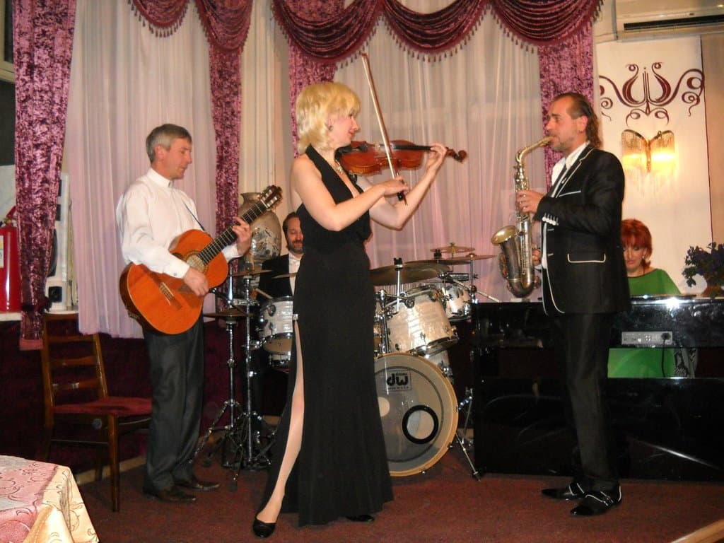 Под такое сопровождение любая пища будет вкусной