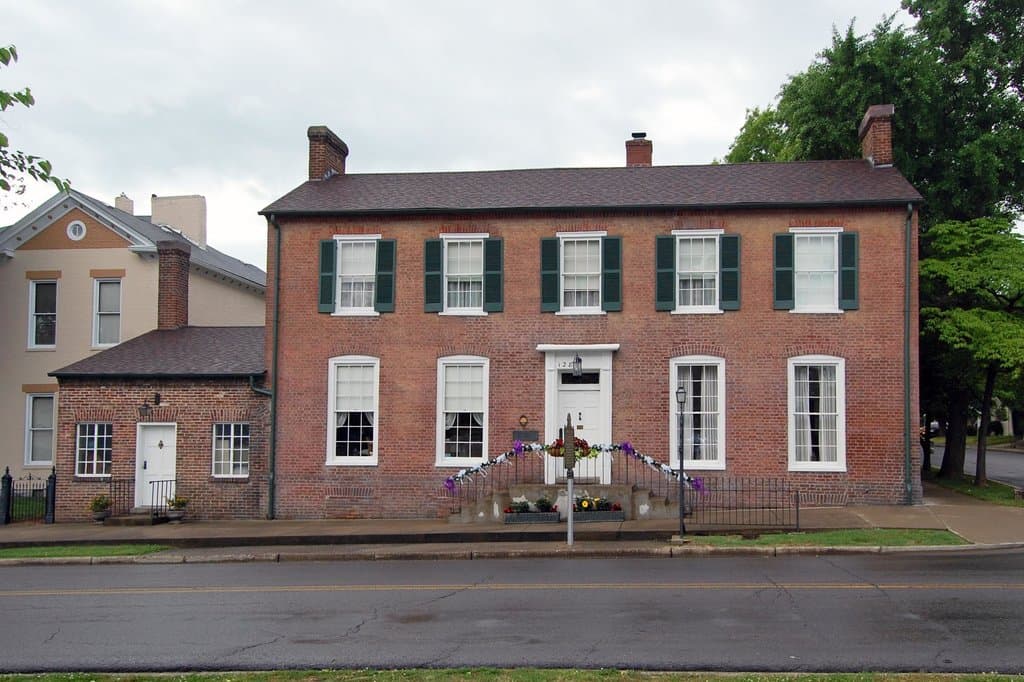 Brown-Pusey House - 128 North Main Street, Elizabethtown, KY 42701