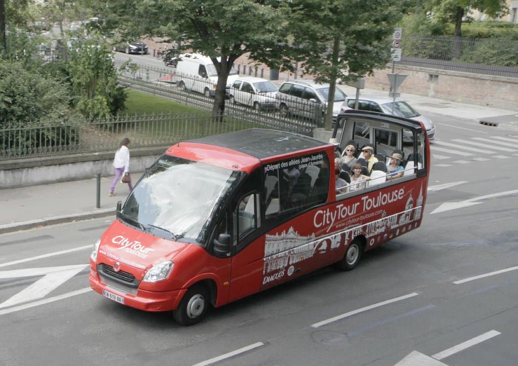 Bus du CityTour Toulouse -- Vue de la passerelle du Jardin Royal