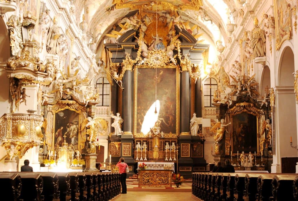 中に入ったときの、なんと煌びやかなこと