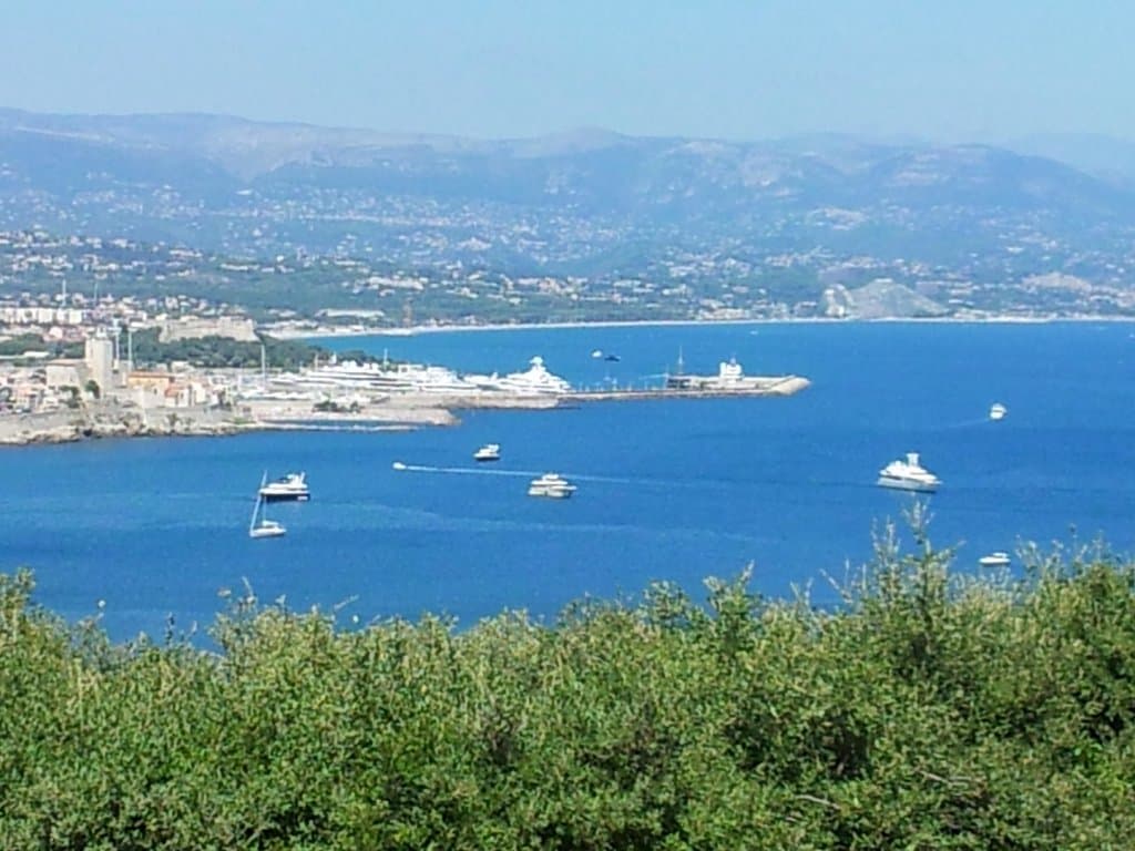le vieil antibes depuis le phare de la Garoupe