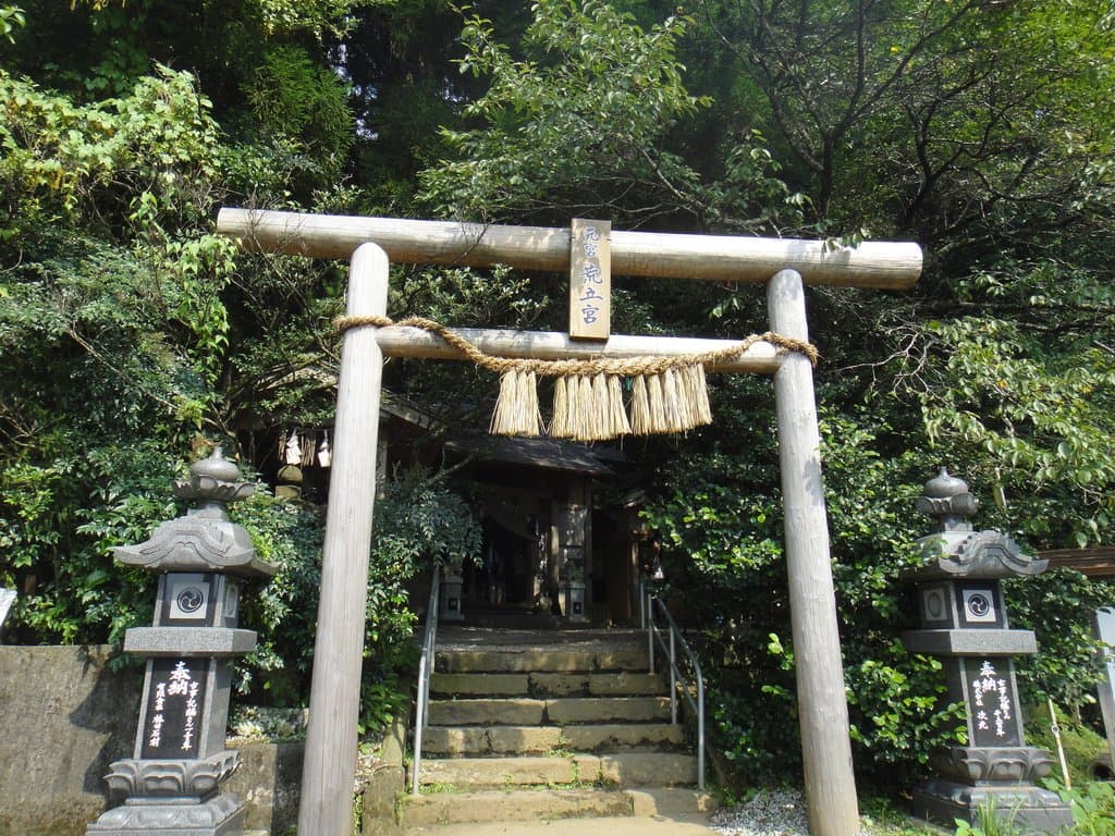 荒立神社正面