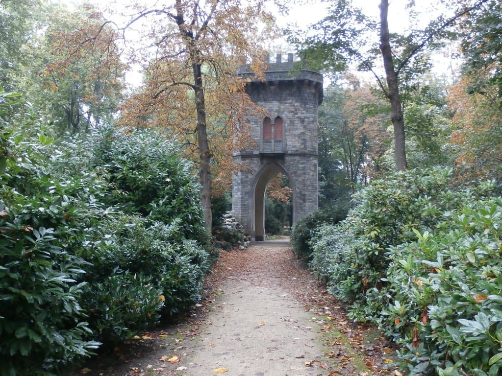 Gate