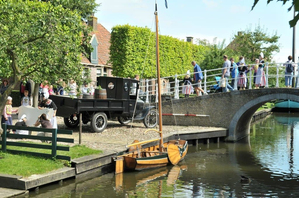 De levendige stadsgracht