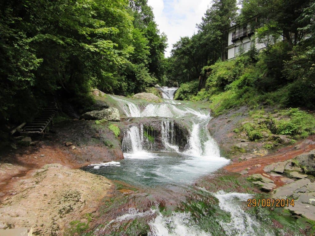 おしどり隠しの滝