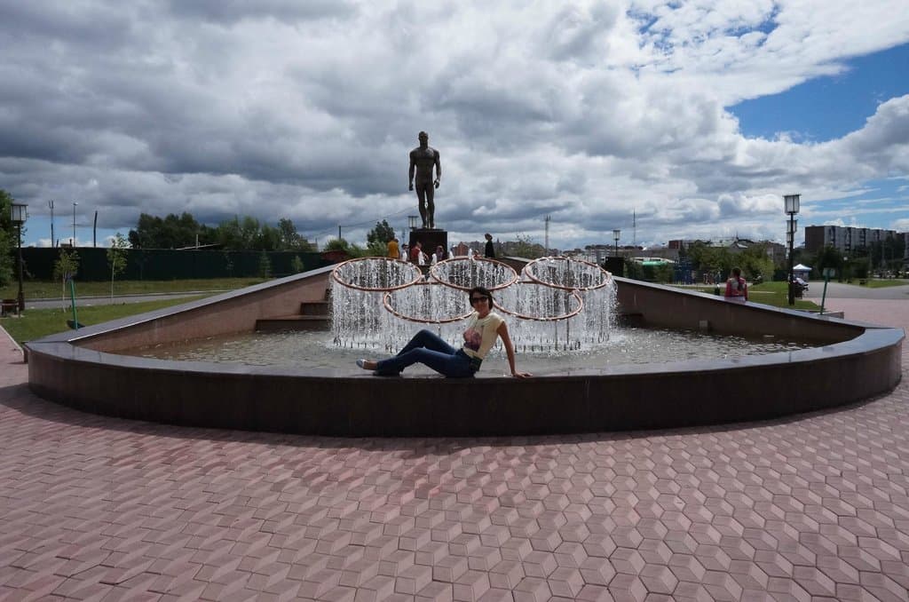 около памятника