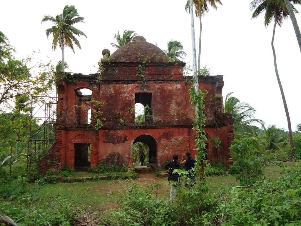 With frightening memories, the building must have seen lots of pain and sufferings.