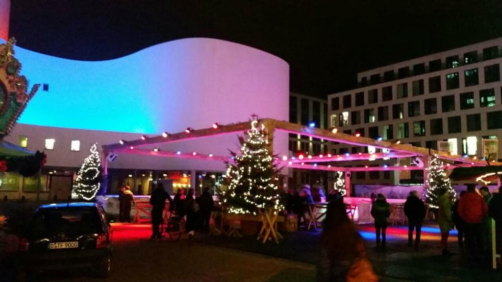 Eisbahn vor dem Schauspielhaus