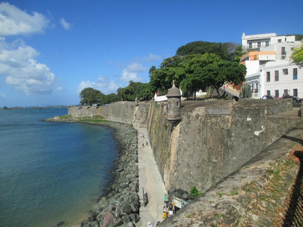 Vista do outro lado da porta de San Juan