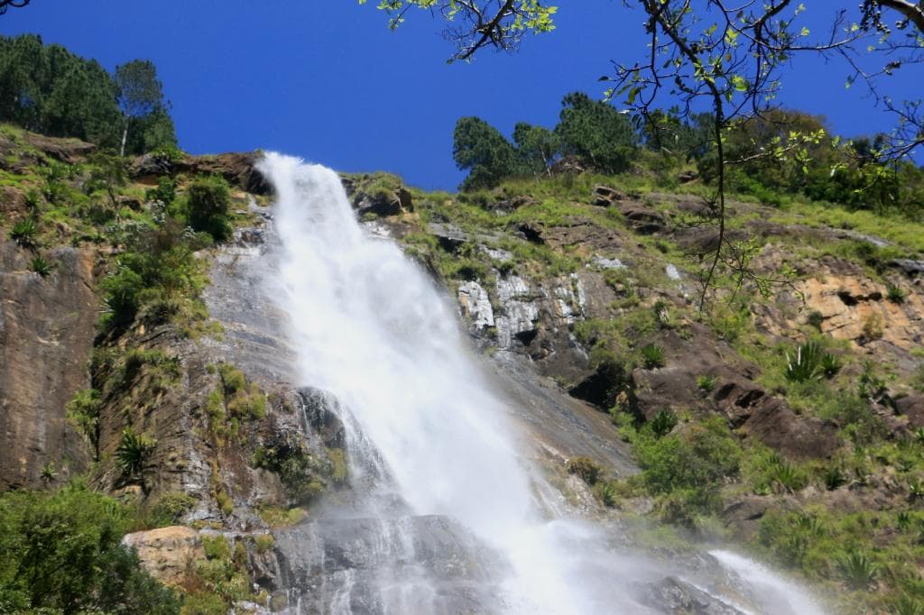 Bambarakanda Waterfall