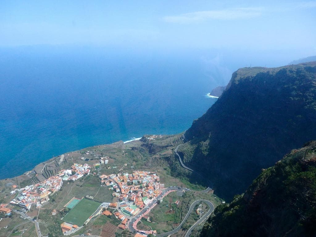 Blick vom Skywalk auf Agulo und Atlantik