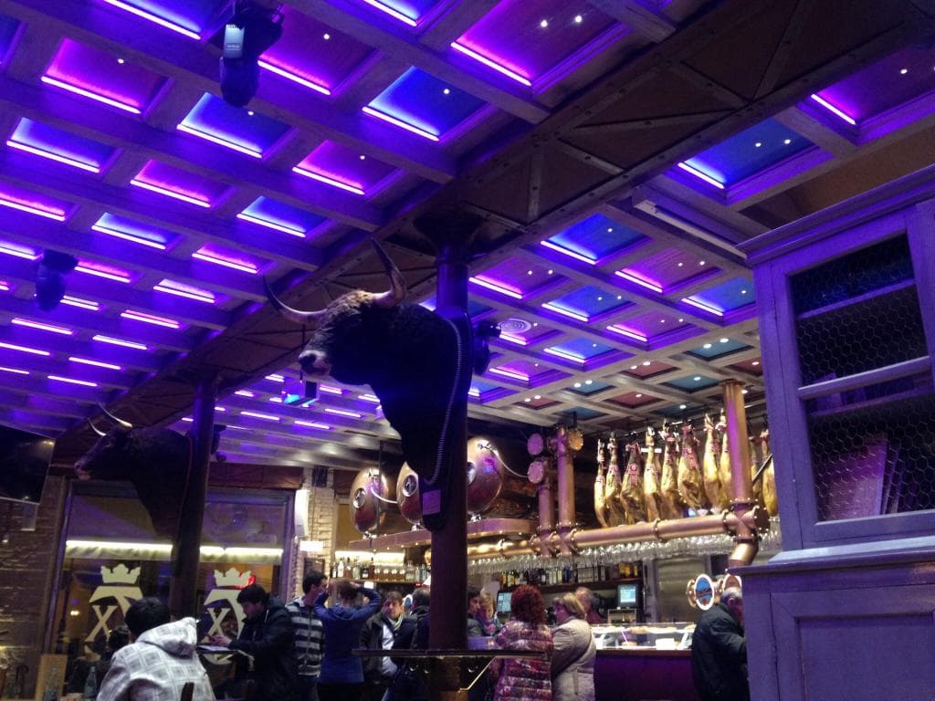 Con carácter! 
Raciones, cosas típicas, buena atención.
Situado en la calle Estafeta, si veis 