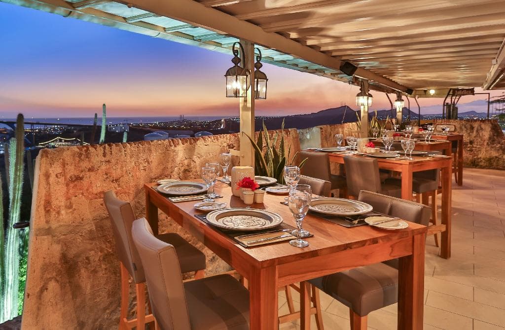 Dining next to the Fort's historical wall