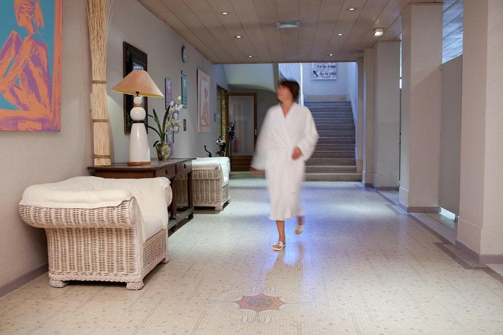 ©E.CINO / Thermes des Dômes (Vichy)