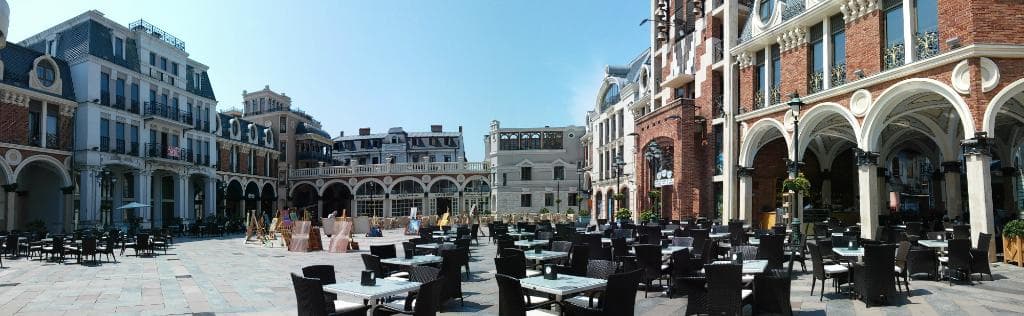 Plac "Piazza", czyli Plac "Plac"?