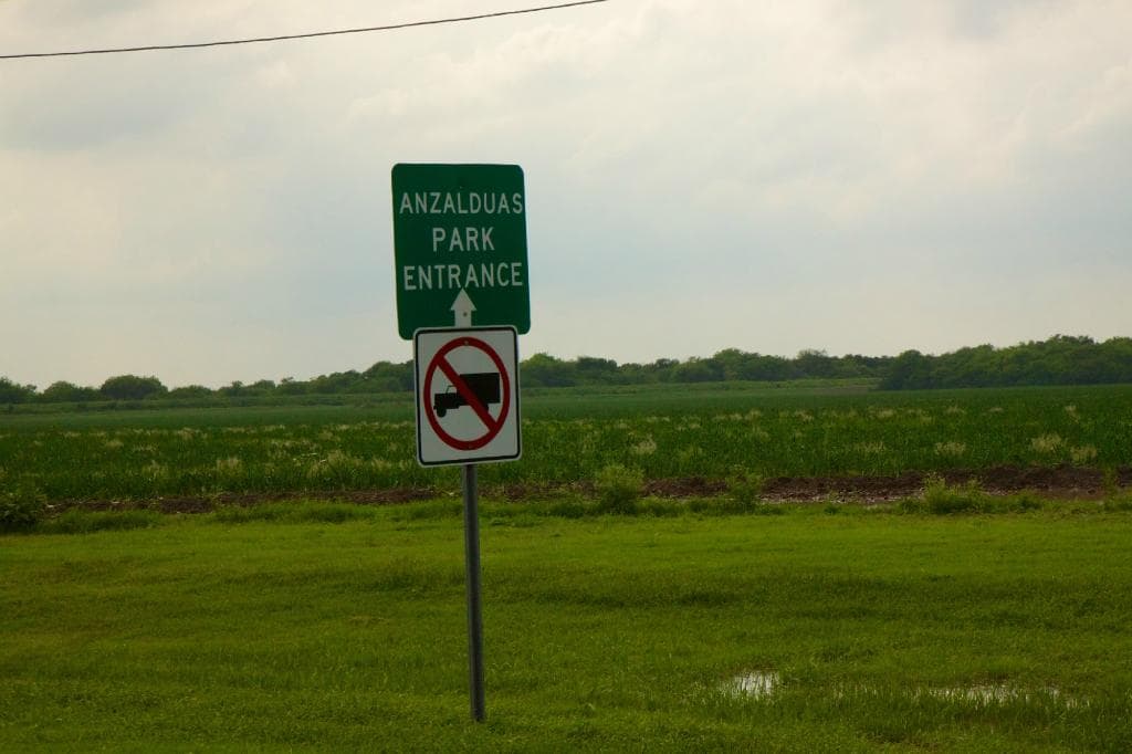 Sign directing you to Azalduas Park.