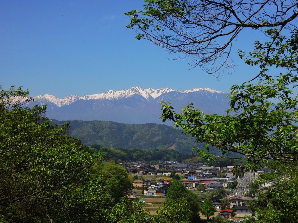 公園から見る山々がきれい