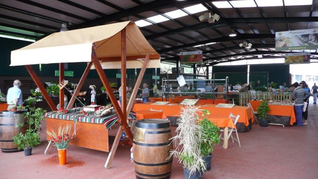 Eingang Mercadillo mit Schutzheiligem