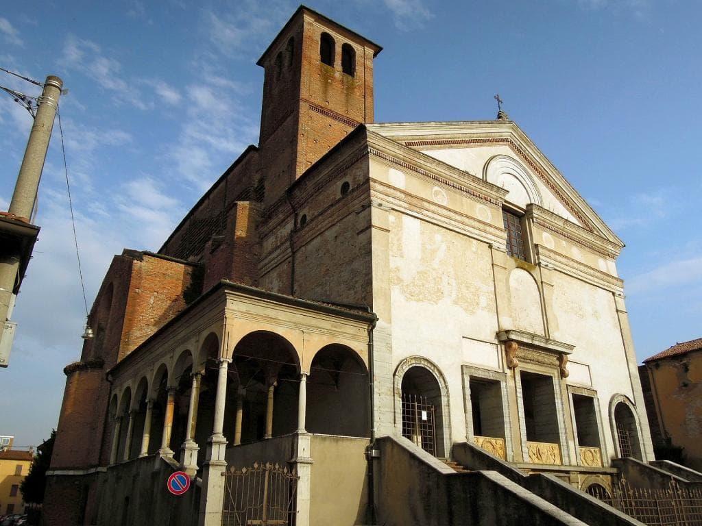 Фасад и лоджия