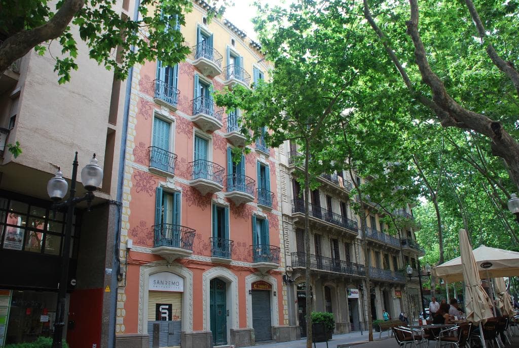 Beautiful building - relaxing at the Poblenou