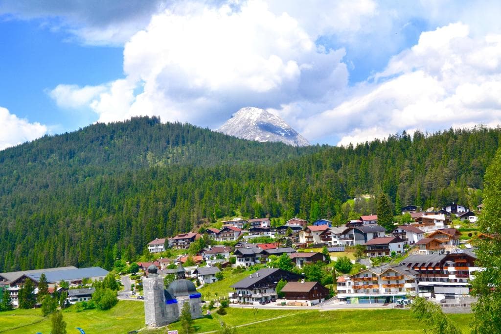An der Pfarrkirche St. Oswald, Seefeld in Tirol, Austria