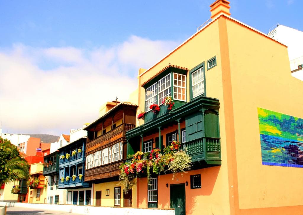 balcones típicos de la avenida Maritima