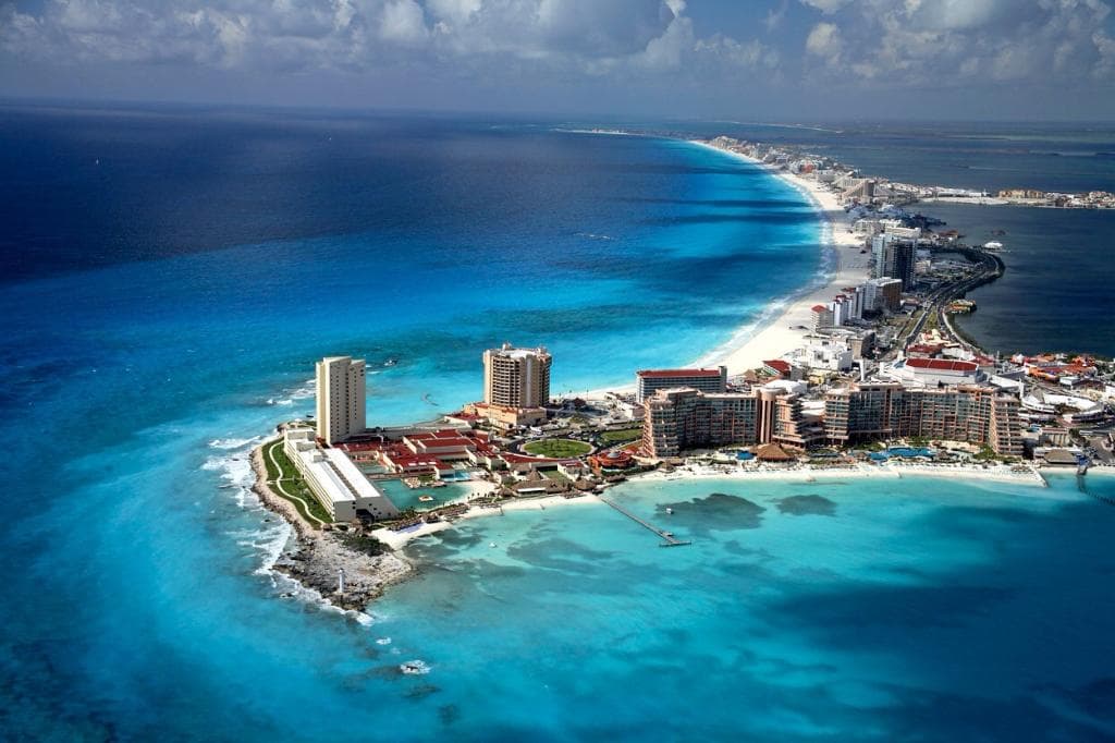 Impactantes hoteles en toda la venida kukulcan