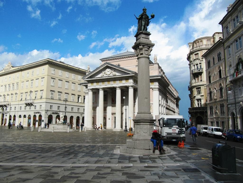 Триест. Биржа и Биржевая площадь