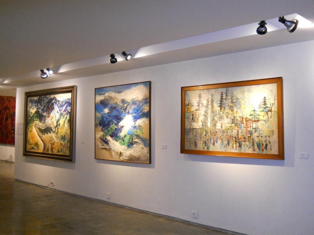 Beberapa lukisan yang dipamerkan di Museum OHD