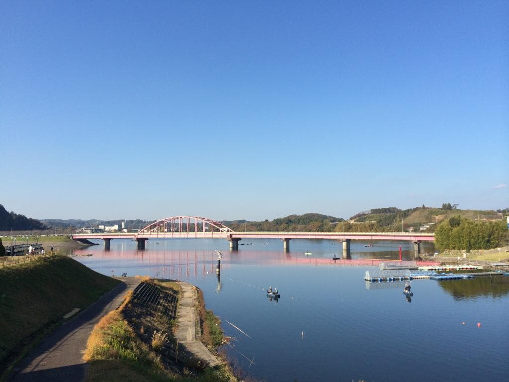 美術館前の湖