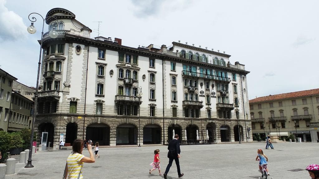 Palazzo Upim ( a settentrione)