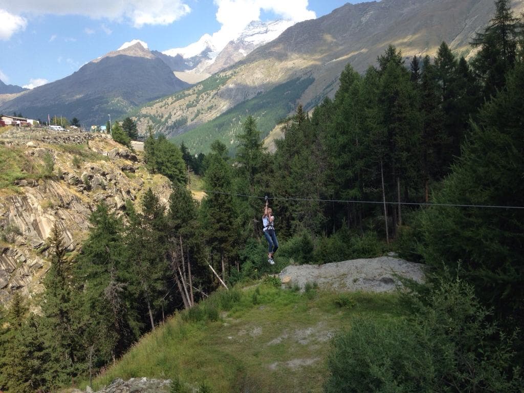 La traversée de la vallée en tyrolienne