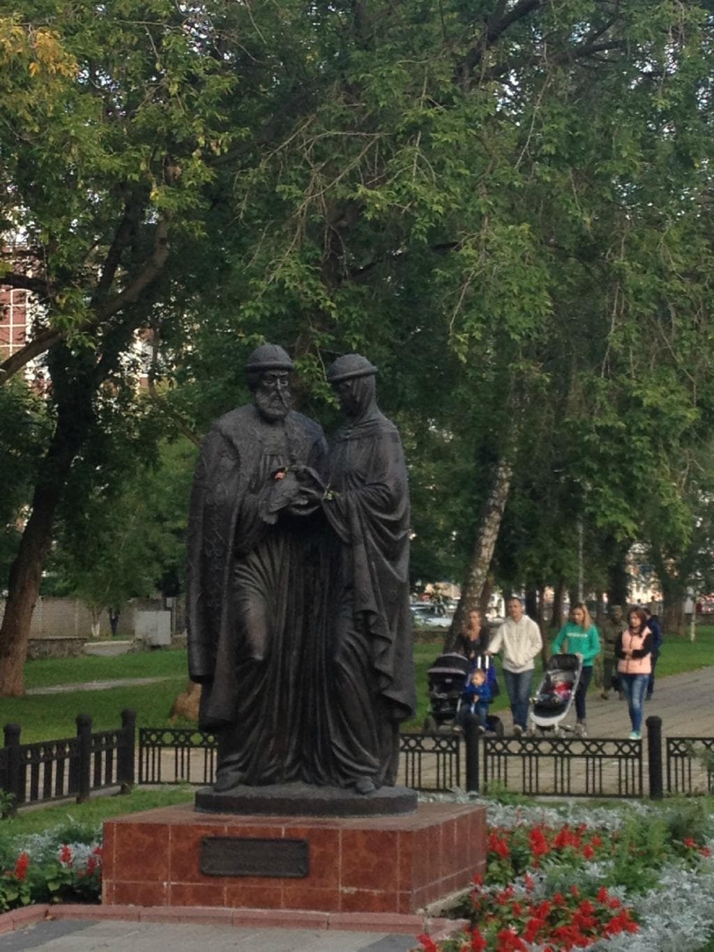 Памятник Петру и Февронии