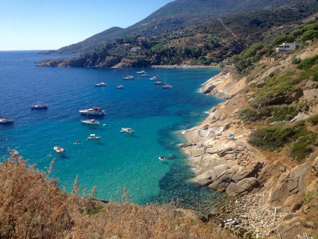 cala smeraldo vista dall'alto